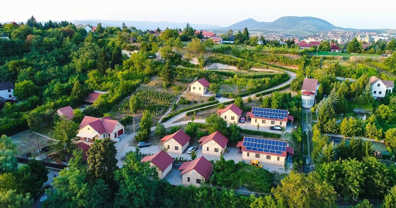 Tulipan Apartman Eger Exterior photo